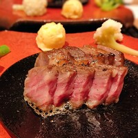肉会席 ゆかわ - 主菜　黒毛和牛サーロインステーキ　能登結晶塩　自家製トリュフソース