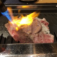 北新地 焼肉 菊地 - 大判炙り極上ロース