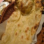 インド料理 ムンバイ - ガーリックナン