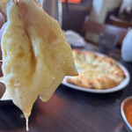 パナス - チーズたっぷりチーズナン