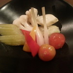 タイーム - ２０１４・６月　自家製ピクルス　丸いのはプチトマト