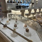 カフェ ディオール バイ アンヌ=ソフィー・ピック - 