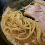 びし屋 - （※写真3）豚骨醤油らーめん（麺ズーム）