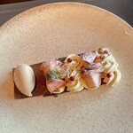 ザ・ペニンシュラ東京 - オープンクレープ
ブラックココアクレープキャラメルムースリーヌ
紅玉林檎スペキュロスとラムのアイスクリーム