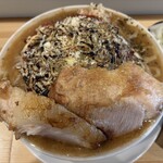 ラーメン荘 ヤマロク 五橋連坊店 - ラーメン300ピザトッピング