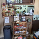 カレー食堂 ビリヤタ - 奥に厨房