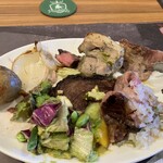 シュラスコレストラン ALEGRIA ueno - うっかり会話していると肉がどんどん溜まって行きます♡ベイクドポテトやお肉各種です♡