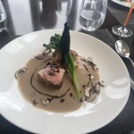 レストラン シンフォニー - 岩手県産岩中豚肩ロース肉のブレゼ 山形県産マッシュルームのジュ←ジュ？