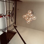 そばきり 日曜庵 - 店内の待ちの椅子から見上げた天井