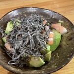つばめの巣 - えびとアボカド塩昆布 500円