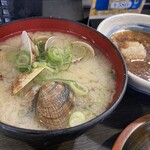 天ぷら 大吉 なんば店 - あさりの味噌汁(税込460円)