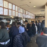 天ぷら 大吉 なんば店 - カウンターとテーブル席があります