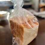 神戸屋レストラン - 料理写真:北海道産小麦と新潟県産米粉の食パン(1/2)  