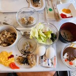 ホテルエリアワン宮崎シティ - 料理写真:スクランブルエッグ、ささみの竜田揚(梅しそ巻き)、明太シューマイ、焼きサバ、カレー、茹で玉子、サラダ、味噌汁、鶏炭火焼き炊き込みご飯、他