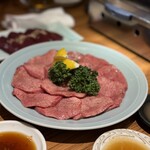 焼肉ホルモン金樹 - 特選生タン