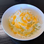 利福 - メンチ焼肉定食(1080円)　食べ放題のキャベツ