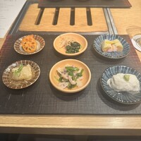 肉亭ふたご iki 新宿店 - 豪華前菜
