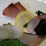 思わず手をつけてしまったあとの刺身。