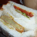 ドーナッツ・プラント - サンドイッチ(さつまいもコロッケサンドと野菜サンド)