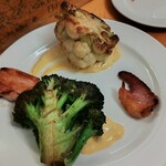 ビストロ マキムシ - 自家製ベーコンとブロッコリー＆カリフラワー1,200円