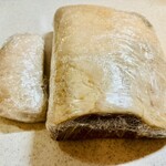 煮干らーめん 川むら - トリチャーシュー(左)と大きなブタレアチャーシュー(右)