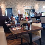 いきなりステーキ - 店内！お一人様様でも掛けやすいテーブル席