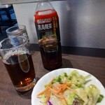 いきなりステーキ - セットのサラダと特典の黒烏龍茶