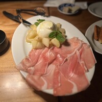 カルネジーオ イースト - 