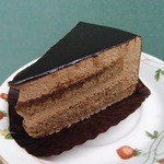 チョコレート＆ケーキ ジャカランダブルー - オール・ブラックス（370円）。