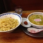 龍上海 - ラー博は昼夜通し営業だから便利だよね。というわけで、つけ麺・味噌！  この辛味噌がイイ！  