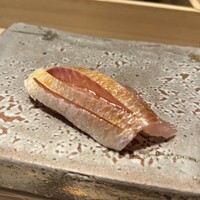 鮨 由う - 