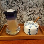 つけソバ いしい - 塩と柑橘系の汁　塩のみ最初だけ