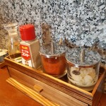 つけソバ いしい - 卓上　ほぼ使わなかった笑