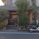 すしやのたい悟 - 暖簾は上がってませんが店内で仕込みをしています。