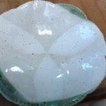 すしやのたい悟 - この皿にも「ばらちらし」を盛ります。