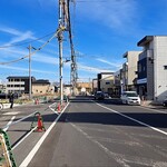 ゆたか屋 - 駅からの撮影、まばらな建物