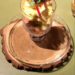 炭火焼きステーキ灰屋 - 見た目も美しいサラダパフェ