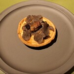 炭火焼きステーキ灰屋 - キッシュはチーズトロトロでインパクトのある味