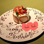 炭火焼きステーキ灰屋 - 可愛いバースデーケーキ