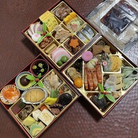 はり清 - 解凍後のおせち実物(おまけの蕎麦3人前付き)