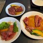 やまがたべこいち - ロース(上）上ロース（左）カルビ（右）