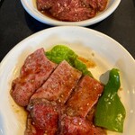 やまがたべこいち - ロース（上）上ロース（下）