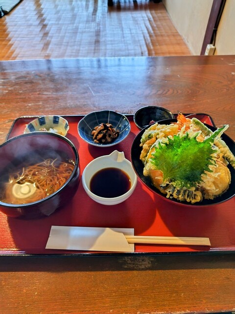 桃山根来武田菱大片口 R72 Urume - Kitaoji/Soba (Buckwheat noodles) | Tabelog