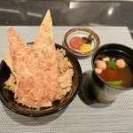 創作鉄板 蔵人 - 特性ガーリックライス