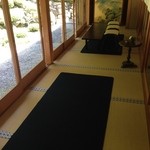 寂光院 - 庭を眺めながらほっこりタイム。
