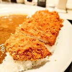 マイカリー食堂 - 適度な厚みと大きさがあるので、"ご飯少なめ"で十分満足。