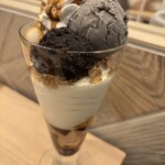 ナナズグリーンティー - 黒胡麻餡たっぷり