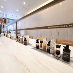 マイカリー食堂 - 店内入って左側はカウンター席。