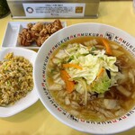 どうとんぼり神座 - 野菜いっぱいラーメン　唐揚げ炒飯セット