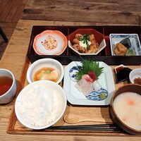 京都石塀小路豆ちゃ 日本橋 - ランチ｜鮮魚のお刺身と京のおばんざい御膳